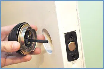 State Locksmith Services New York, NY 212-918-5433 - 5-change-locks-service